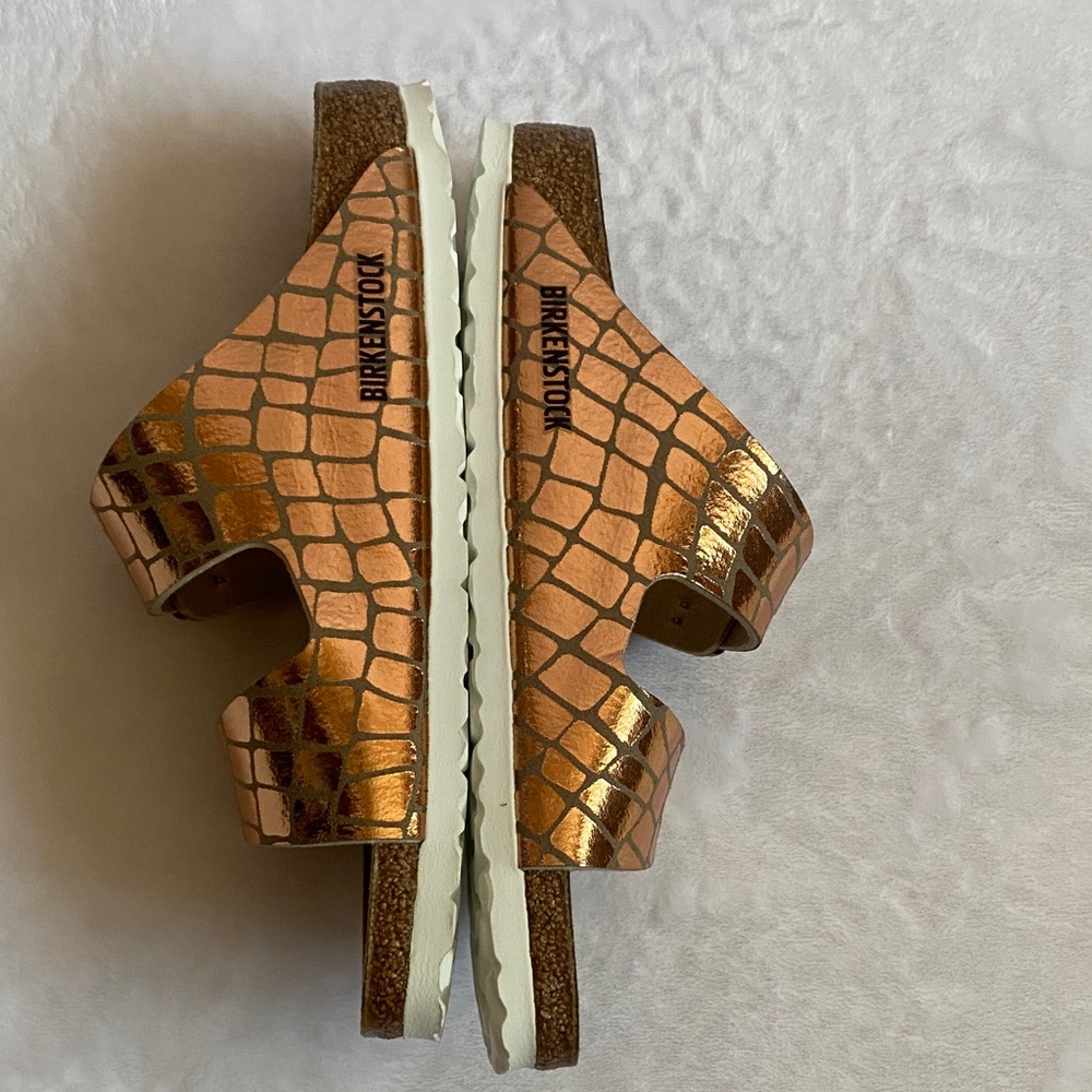 Birkenstock Women Metallic Copper Sandals - Picture 5 of 7